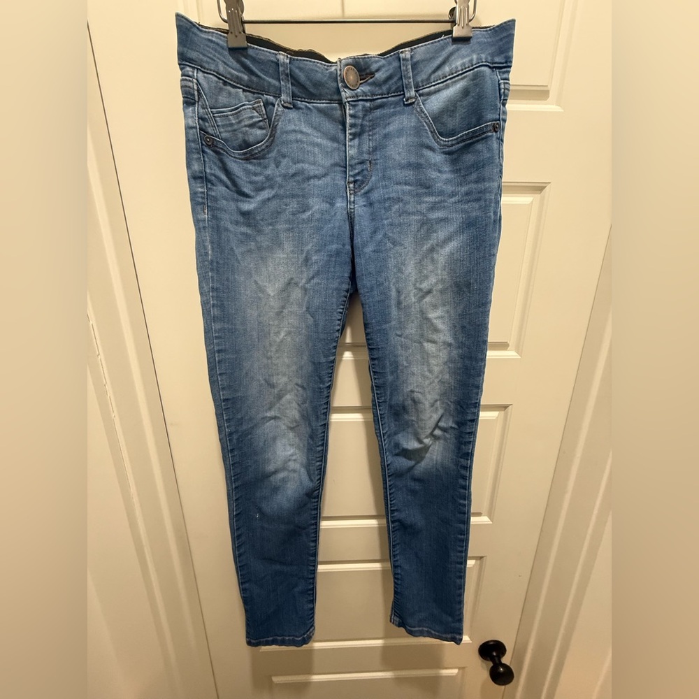 Wit & Wisdom Jeans. Light Wash. skinny. Size 6.